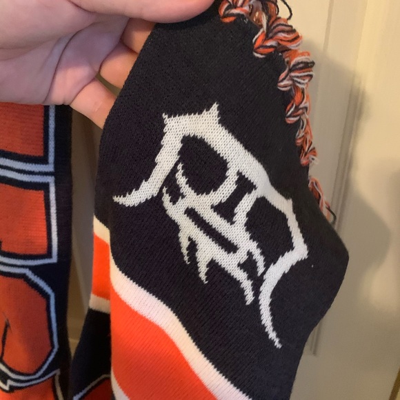 Detroit Tigers Winter Scarf with fringe - Picture 5 of 6